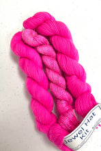 Load image into Gallery viewer, Art Yarns Jewel Hat Kit